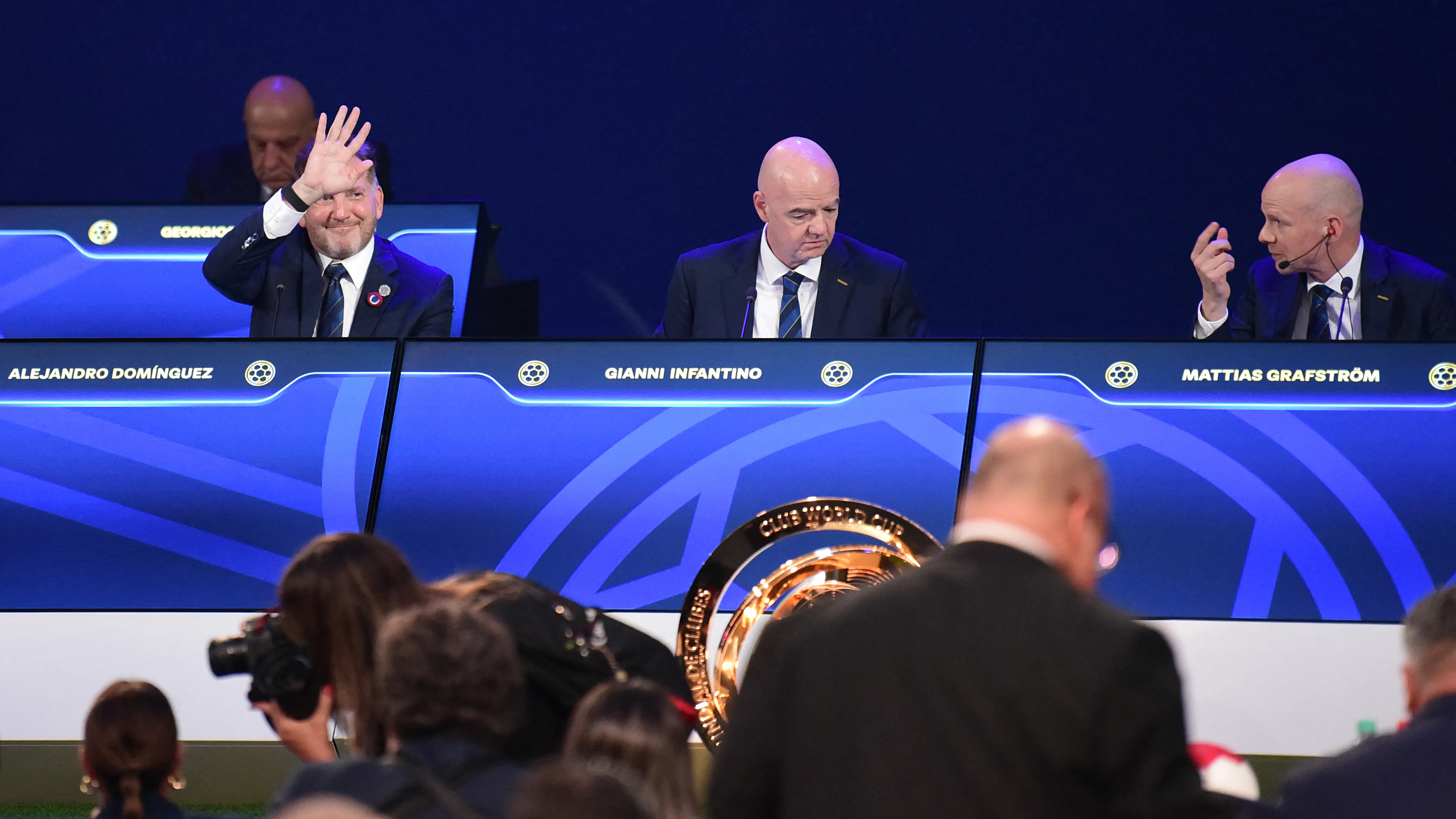 FIFA秘书长打破沉默发长文安抚员工，称动荡期难以理解但须专注服务足球