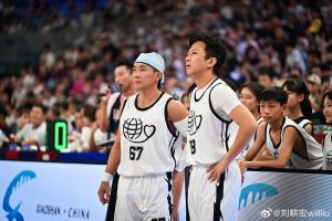 孙俪：邓先生为了打篮球都第几次拿拐杖了？邓超：926次?
