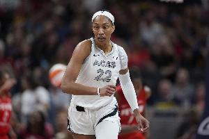 想赢需要做更多！阿贾半场7中3拿到9分6板3助