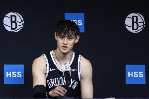 无缘首秀！篮网17人轮换&最多领先40+ 曾凡博却仍然没有得到机会