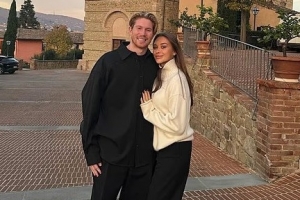 邮报谈德布劳内那不勒斯生活:场下受英雄般欢迎,场上却仍需适应