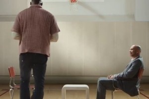 詹姆斯预告明日宣布重要决定！他所穿衬衫与宣布去热火时的一样
