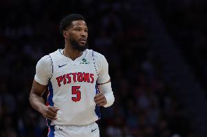 Shams：骑士有意签下马利克-比斯利 后者需要得到NBA批准才能签约