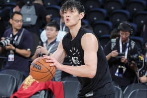 媒体人:其他球员也想表现 曾凡博没有出手机会在意料之中