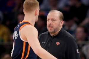迪文岑佐:我爱锡伯杜 在NBA球员被交易、教练被解雇都是常态