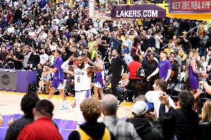 铁林:不知King James是不是他自己起的名字 反正他确实这样自称