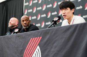 有能!媒体人谈比卢普斯:照这个节奏打下去 你会是历史第一后卫
