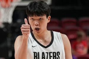无限回放！开拓者国王比赛的转播源是取自现场大屏幕