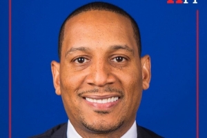 曾担任过多队助教！前NBA球员霍华德-埃斯利加入独行侠任球探一职