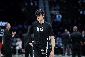 媒体人：篮网宣布裁掉曾凡博 那就北京总冠军吧