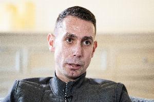 电讯报:前英超裁判库特八年前就因不雅图片被指控,但随后获澄清