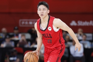 媒体人:河村勇辉已经在状态巅峰期 他的上限确实是双向合同