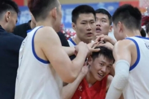 弱小无助?王岚嵚晒被辽宁队员疯狂摸头图：全运会加油嗷～?