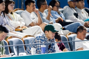 王大雷:陪家人看宁波网球公开赛是难得体验 我的网球打不过女儿