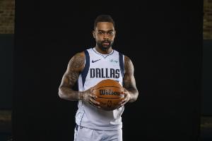 基德：不会给拉塞尔贴上第六人的标签 他有时候也会打首发的