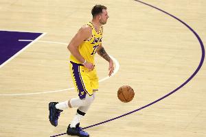 历史第三位！东契奇前6个赛季拿1W分3K篮板3K助攻 老詹&大O前两位