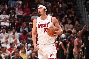 正负值+43！哈克斯12投8中高效砍下17分10篮板6助攻