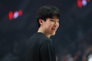 马健：开拓者的目标看来是季后赛 希望杨瀚森逐渐适应NBA的节奏