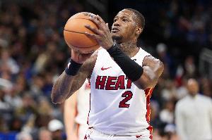 Shams:罗齐尔等上交了手机但NBA没查到啥 FBI不用与NBA分享信息