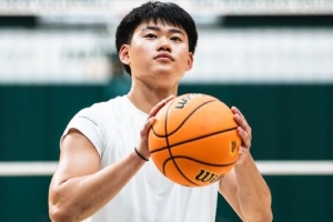 媒体人:王俊杰是核心球员 赵维伦在NCAA的处境和瀚森在NBA的类似