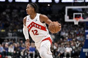 猛龙9号秀！博伊尔斯上半场7投4中砍下10分2抢断