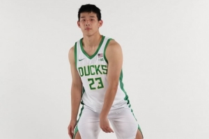 6投1中!媒体人:林葳被双人包夹&挤掩护去拼命防守 克制了出手数
