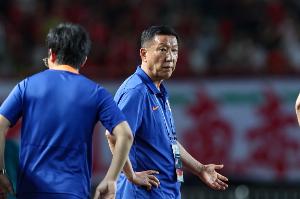 唐田谈崔康熙:参加洲际比赛方面,我们和崔导永远是国家利益第一