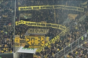 sport1:多特球迷抗议赛程安排,致该队和奥格斯堡的比赛多次中断