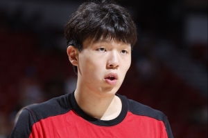 媒体人:杨瀚森得自己够硬 目前确实没达到标准 但赛季是漫长的