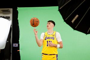 24岁!NBA官方发文:让我们祝拉拉维亚生日快乐?