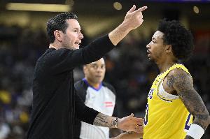曾令旭:NBA不缺机会和奇迹 尼克-史密斯泥鳅一样让开拓者抓不着