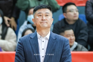 杜锋:现场座位基本都坐满 欢迎球迷来东莞感受不一样的篮球氛围