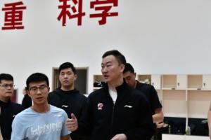 青岛队记:刘禹铖进开拓者教练组是误传 根源是瀚森英语进步很快