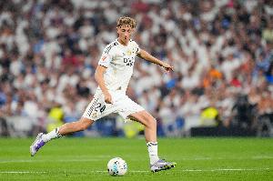 马卡:赫伊森的表现堪称灾难,在面对欧洲顶级前锋时显露致命弱点