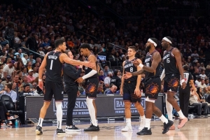 NBA彩经:快船双核缺战客场不敌太阳遭遇三连败