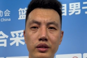 翟晓川:跟年轻球员跑3200米、400米的训练 我和方硕都是跑在前面