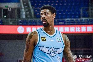 记者:小杨登陆NBA后米奇内线责任更重 他将是青岛男篮新赛季关键