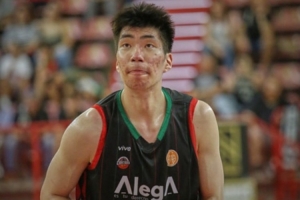 媒体人:上周赛事轮空所以余嘉豪回来打全运 俱乐部现要求他归队