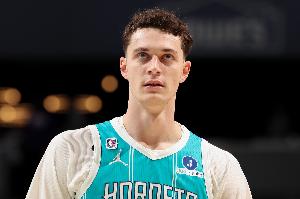 攻守兼备！卡尔克布伦纳首节4中4拿到9分3板1断1帽 正负值+6