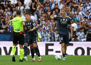 阿斯:阿隆索和皇马绝对信任赫伊森,球员被视为未来十年的中卫