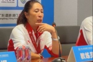 郑薇:杨力维姐妹处理完父亲后事的第一天就归队 迪拉娜带伤出战