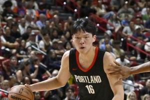 朱芳雨:小杨体能&犯规没问题时能掌控G联盟比赛 达到了锻炼目的