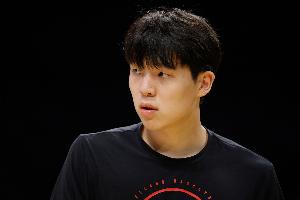 杨瀚森在NBA与G联盟来回奔波?混音主帅:心态很重要 他很职业