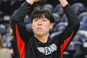 媒体人:杨瀚森天赋和上限比G联盟对手强太多 一看就是首轮秀