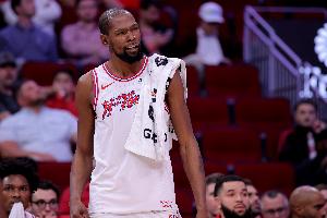 KD：我不会在全队面前敲玻璃杯 然后用扩音器发言 我会拉人私下说