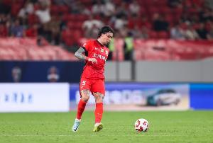 冠军圣体?36岁老将张琳芃获第11座中超冠军！生涯20冠！