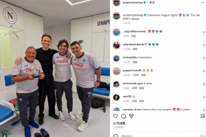 进球+造乌龙!小麦赛后将奖杯献给工作人员:你们才是真正的MVP