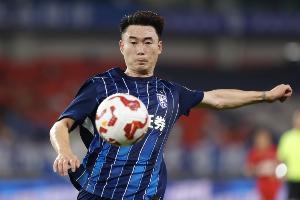 鄂媒:邓涵文合同年底到期,武汉三镇应不惜一切代价留住他