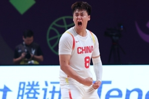 媒体人:中国男篮现有后卫中无人能填补赵睿缺阵留下的空档
