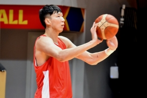 媒体人:周琦的低位有威胁 应为他准备多套打法 教练组一定得调整